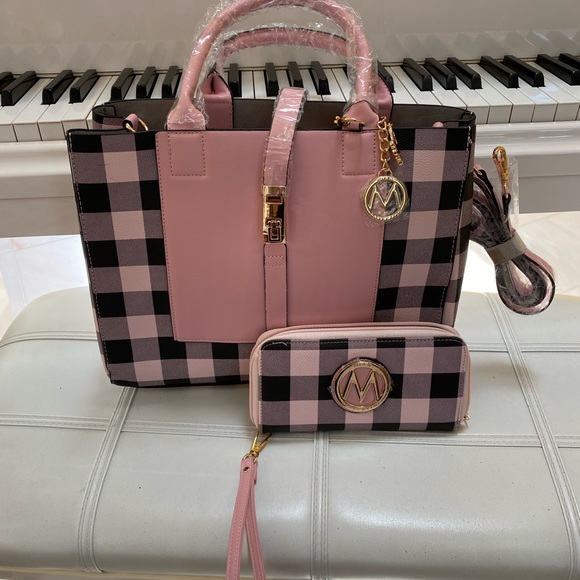 Pink tote bag and wristlet MKF mia collection 2 pc.